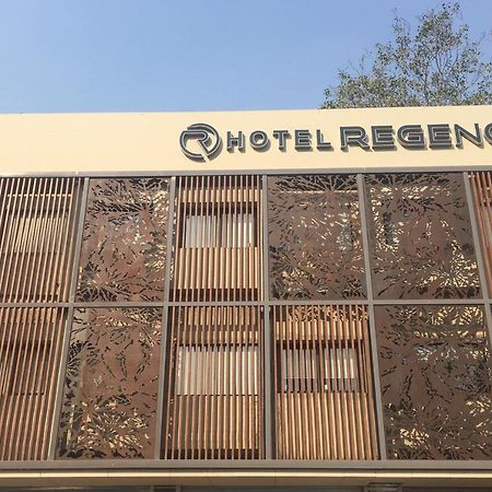 Hotel Regency Surat Bagian luar foto