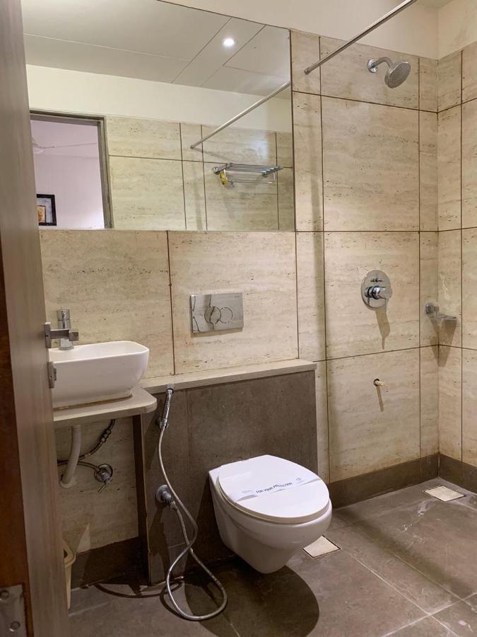 Hotel Regency Surat Bagian luar foto